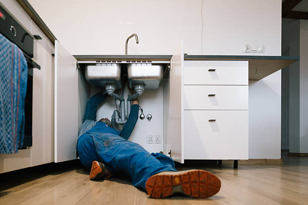 Professional Emergency Plumber technician working in Newton, NH